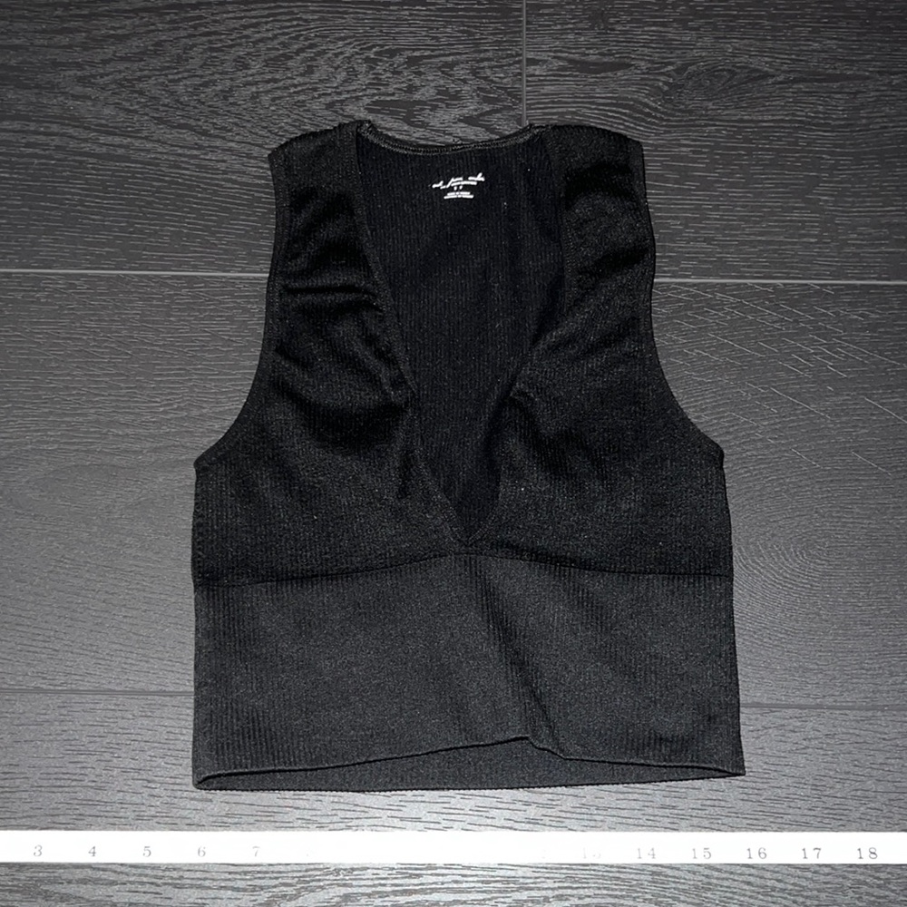 Urban Outfitters Out From Under Hailey Seamless Plunge Bra Top